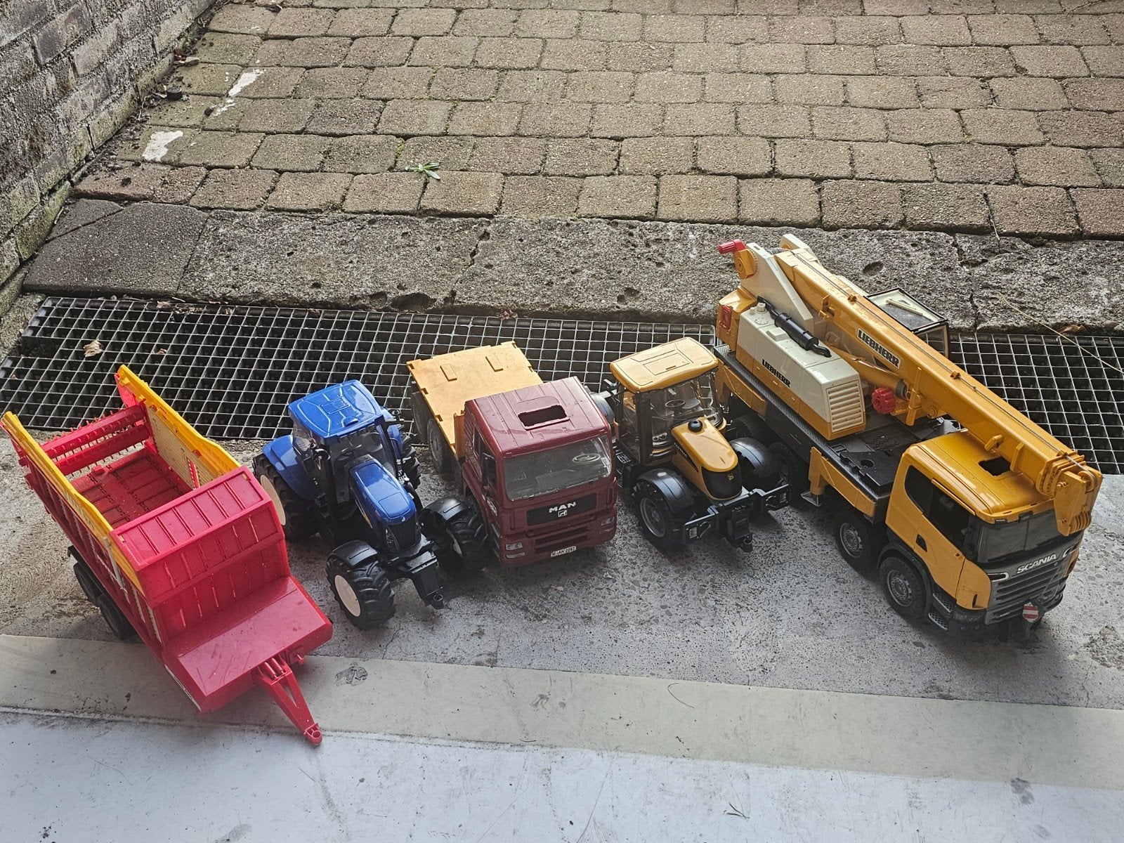 Partij Bruder speelgoed: kranen, tractoren, vrachtwagen, Ophalen, Gebruikt