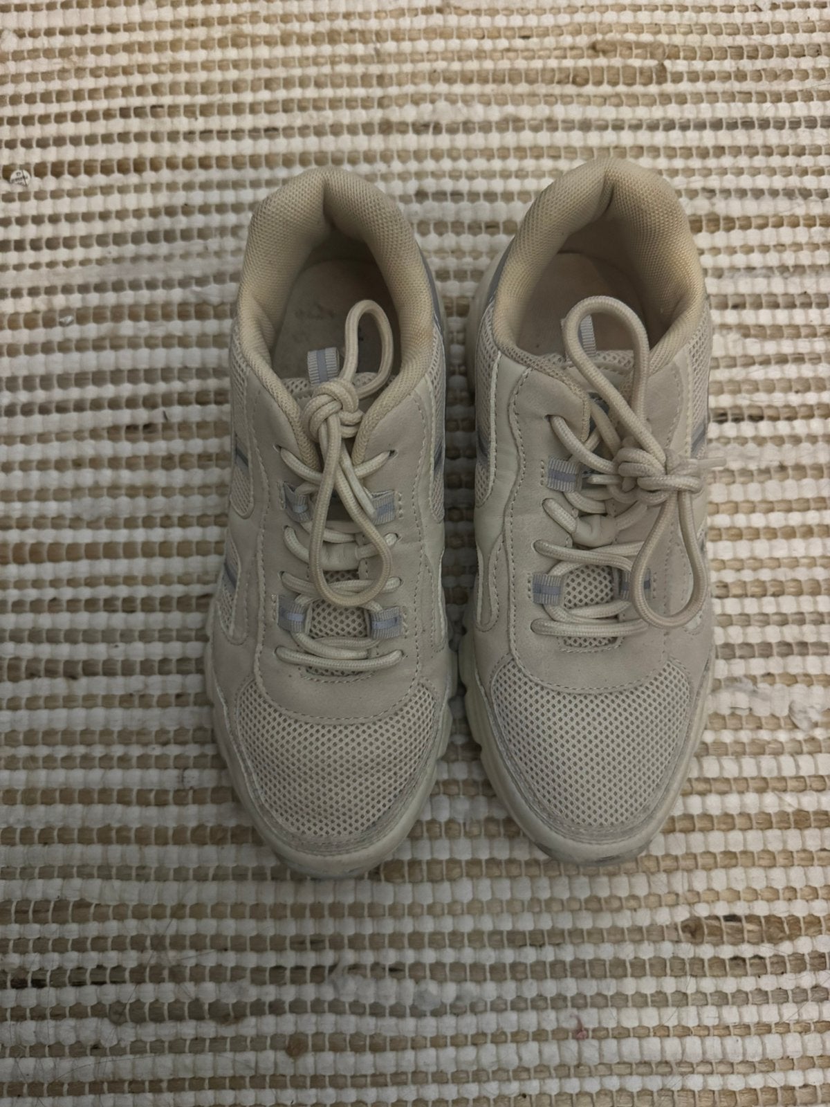 Sneakers maat 36, Beige, Ophalen of Verzenden, Sneakers of Gympen, Zo goed als nieuw