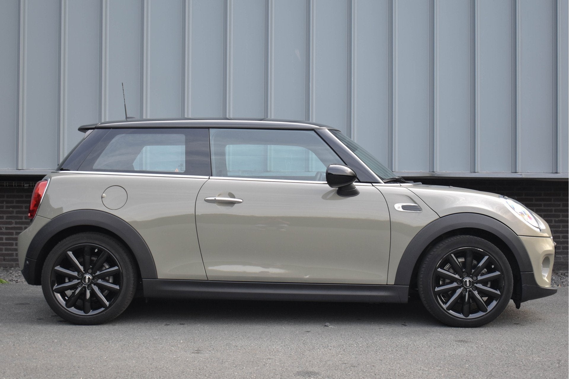 MINI 3-deurs 1.5 Cooper Chili | Xenon | Carplay | Navi | Spo, Auto's, Mini, Voorwielaandrijving, 136 pk, Gebruikt, Leder en Stof