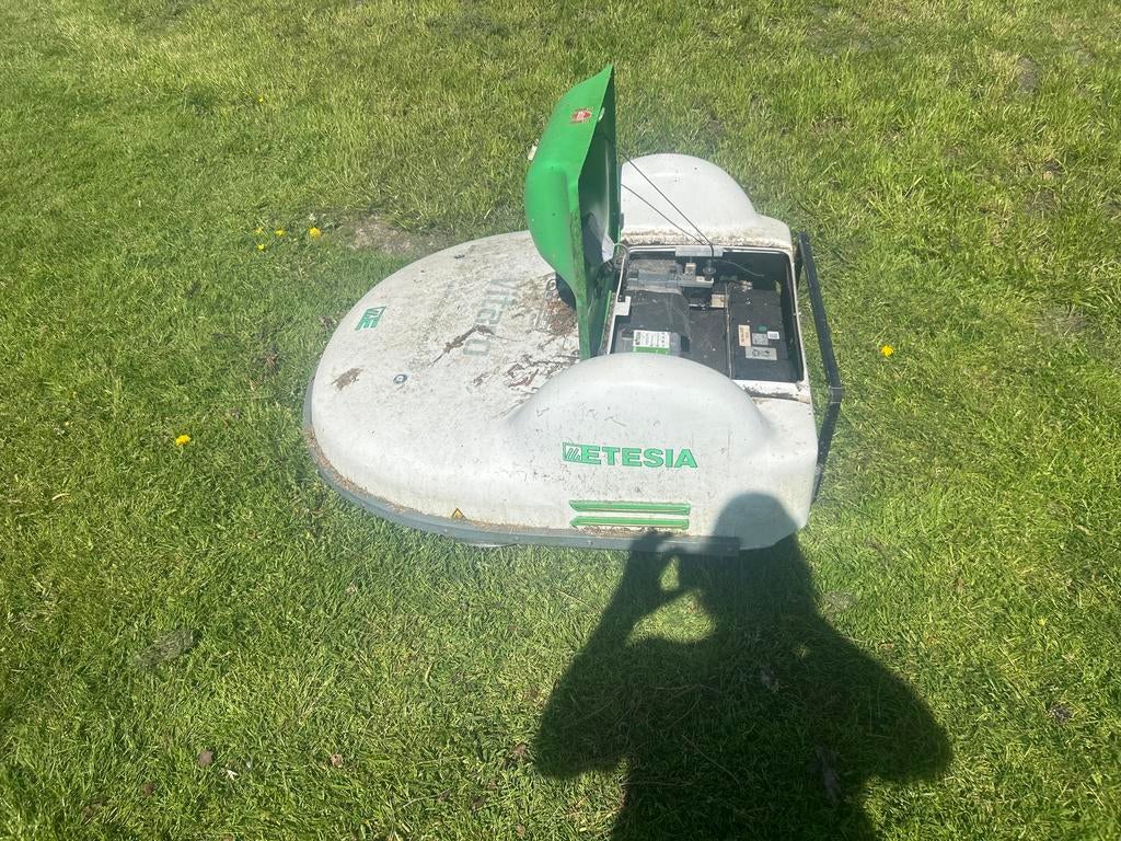 Etesia ETM105 Robotmaaier - 2014 Model voor 10.000m2 en meer, Ophalen, Gebruikt, Meer dan 25 cm