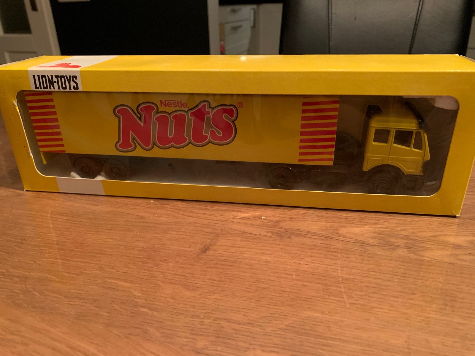 Lion-Toys Nestlé Nuts Vrachtwagen Model, Ophalen of Verzenden, Nieuw, Overige merken