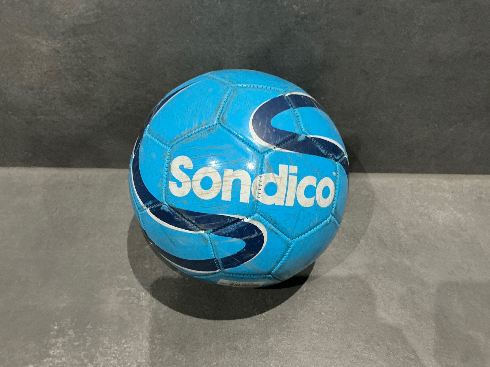 Sondico voetbal blauw – stevige trainingsbal – gebruikt, Ophalen of Verzenden, Zo goed als nieuw