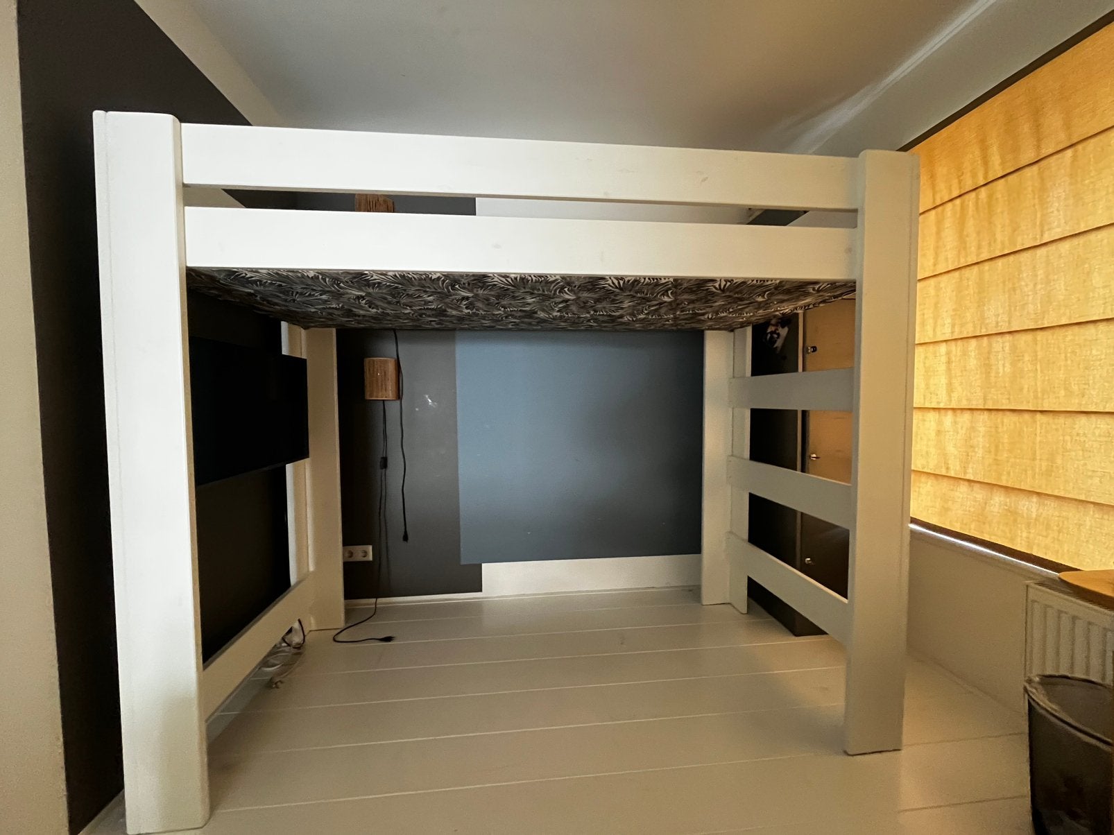 Hoogslaper van wit steigerhout – Zo goed als nieuw!, Ophalen, 90 cm, Eenpersoons, Wit