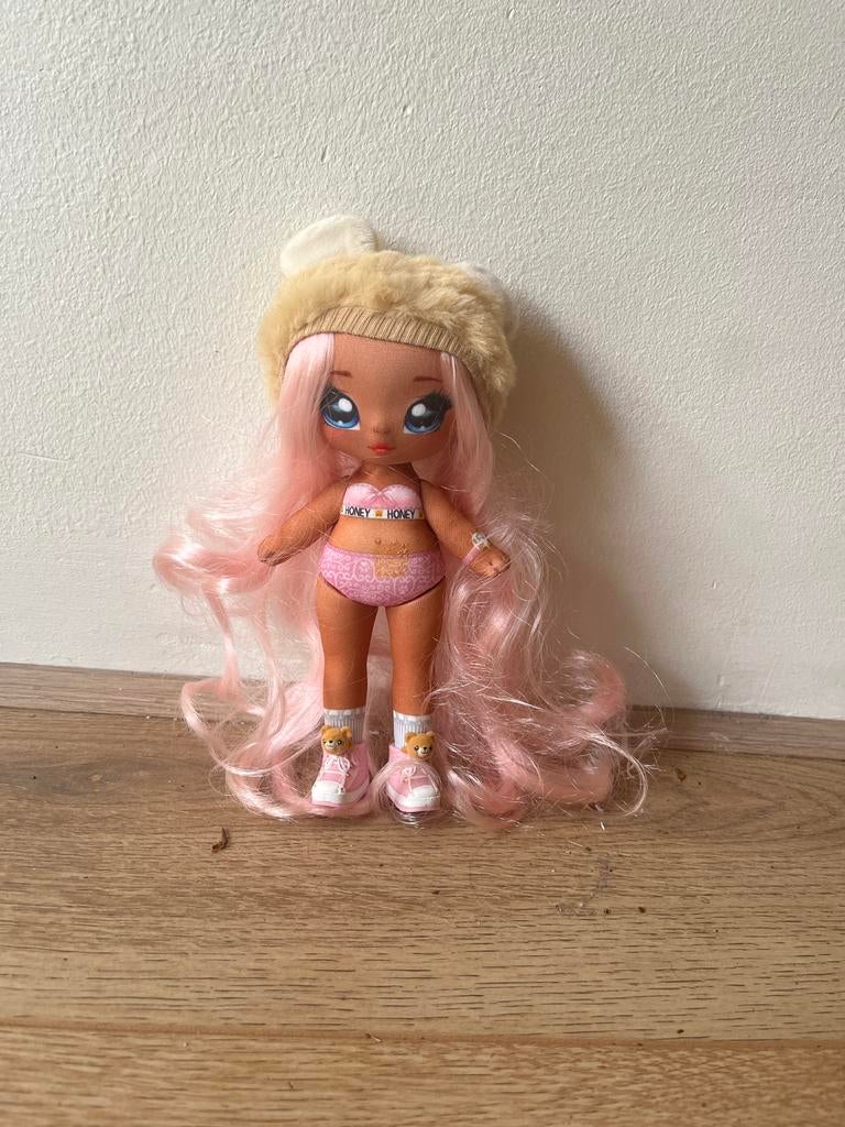 Na! Na! Na! Surprise pop met roze haar en berenmuts, Kinderen en Baby's, Speelgoed | Poppen, Ophalen of Verzenden, Zo goed als nieuw