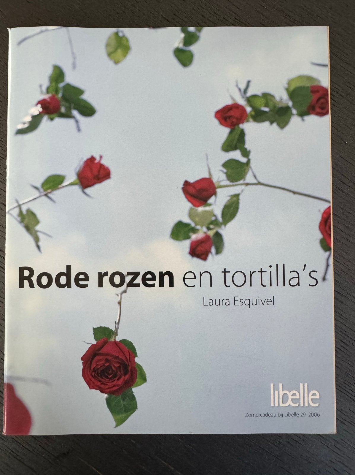Rode rozen en tortilla's - Laura Esquivel (Libelle), Ophalen of Verzenden, Zo goed als nieuw, Wereld overig