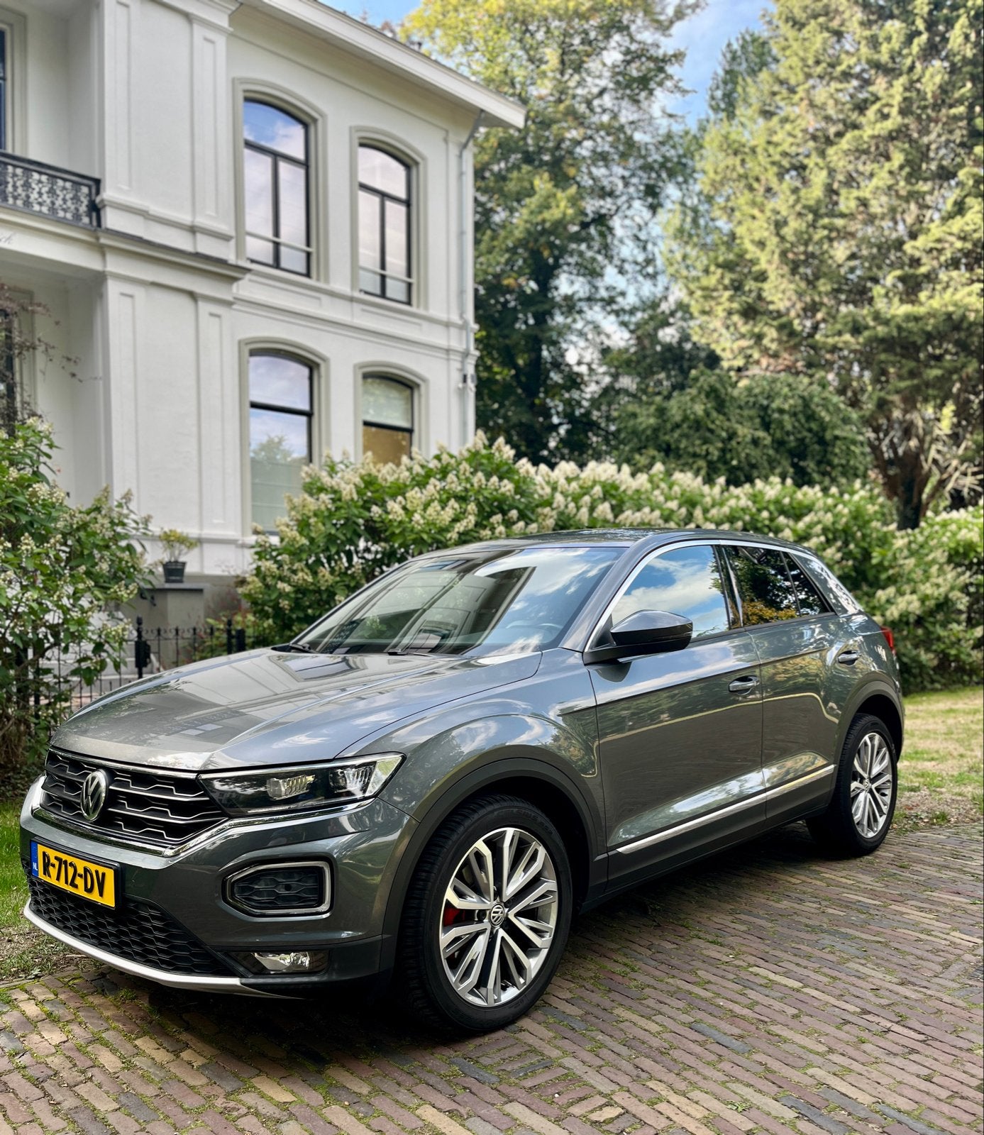 Volkswagen T-Roc 1.5 TSI 150pk 7-DSG Grijs, 1498 cc, 4 cilinders, Elektrische ramen, Particulier