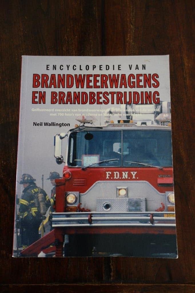 Encyclopedie Brandweerwagens, Ophalen of Verzenden, Zo goed als nieuw, Auto's