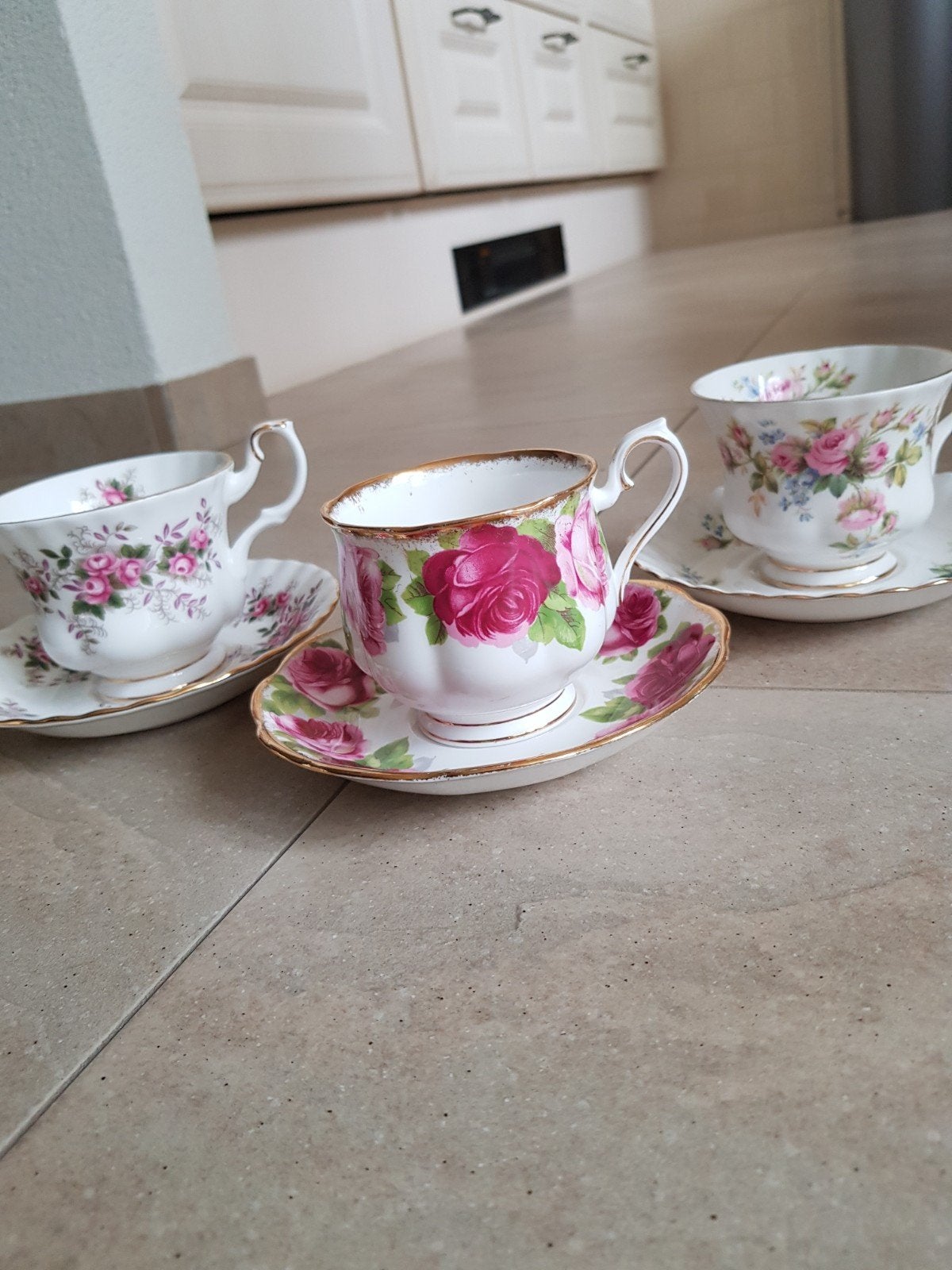 royal Albert kop en schotels, Ophalen