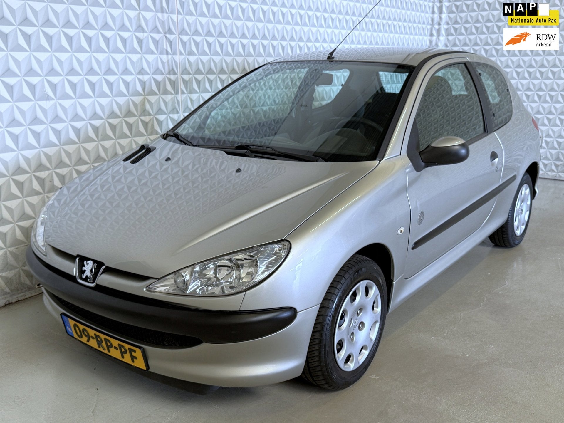 Peugeot 206 1.4 X-Design AUTOMAAT / 74.000km (2005), Auto's, Metallic lak, Bedrijf, 75 pk, 1100 kg