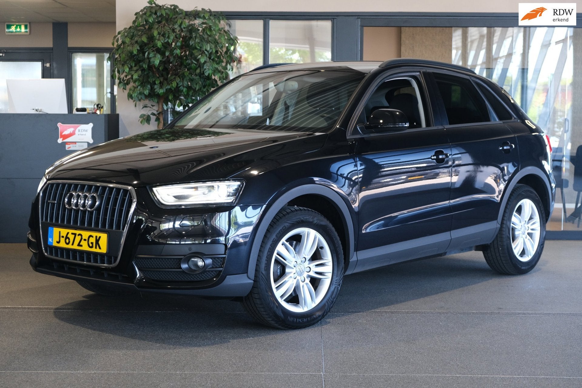 Audi Q3 2.0 TFSI quattro S-Tronic Navi Cam Trek Cruise Pdc, Auto's, Audi, Euro 5, Stof, Gebruikt, Zwart