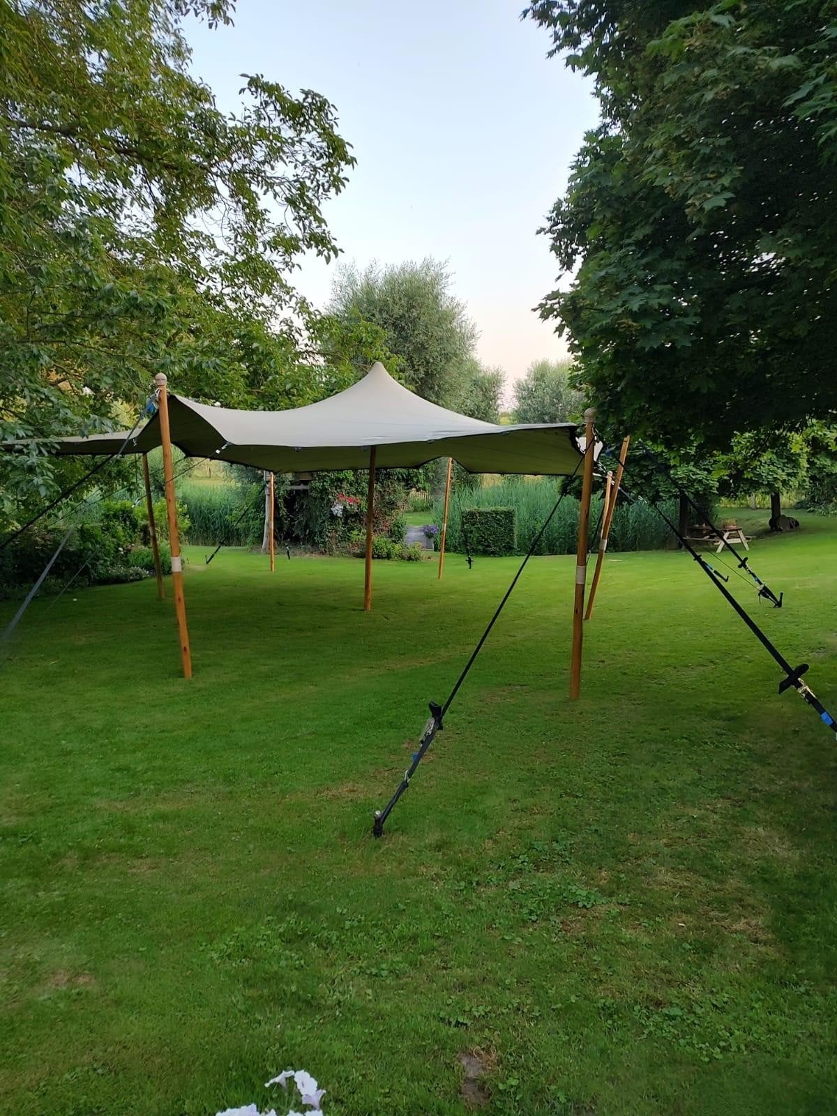 Stretchtent 21x15m - Zo goed als nieuw, 4-laags doek, Ophalen