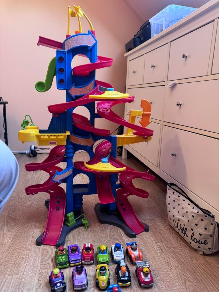 Fischer price - race track with 11 race cars, Kinderen en Baby's, Speelgoed | Racebanen, Handmatig, Ophalen, Overige merken, Racebaan