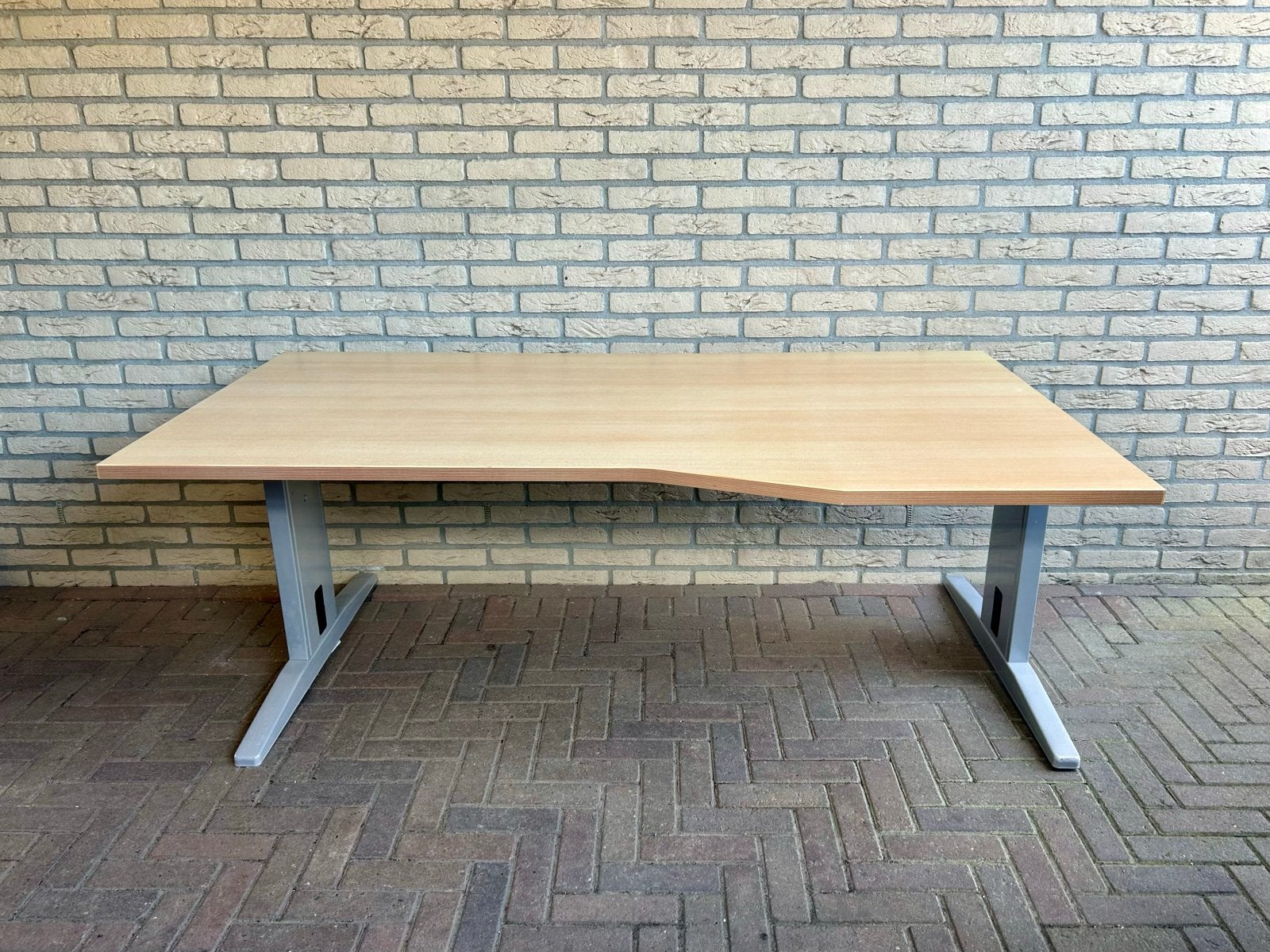 Ruim bureau met verstelbaar onderstel zeer goede staat, Ophalen, Gebruikt