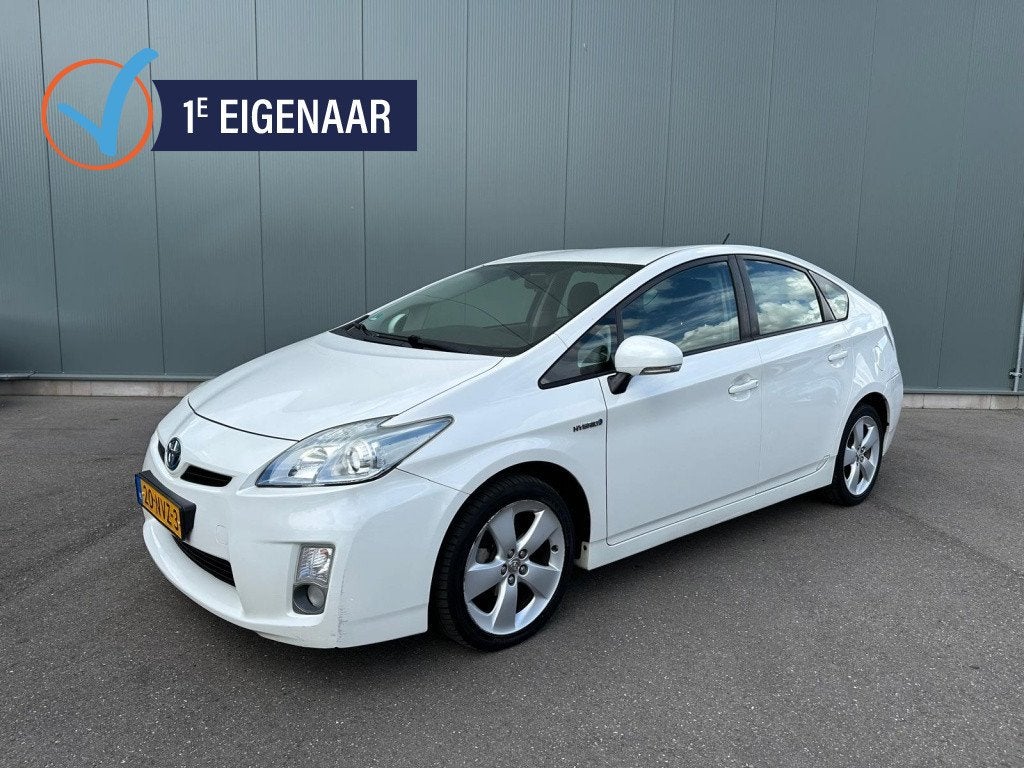 Toyota Prius 1.8 Aspiration HUD | KEYLESS | BOEKJE !, Auto's, Toyota, Automaat, 4 cilinders, Wit, Origineel Nederlands