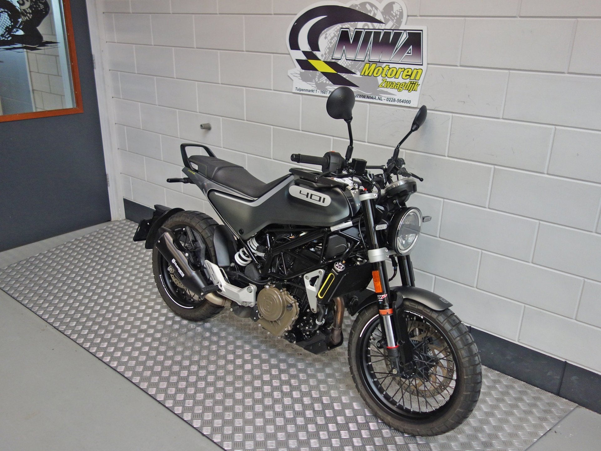 Husqvarna Svartpilen 401, 373 cc, Toermotor, Handgeschakeld, Gebruikt