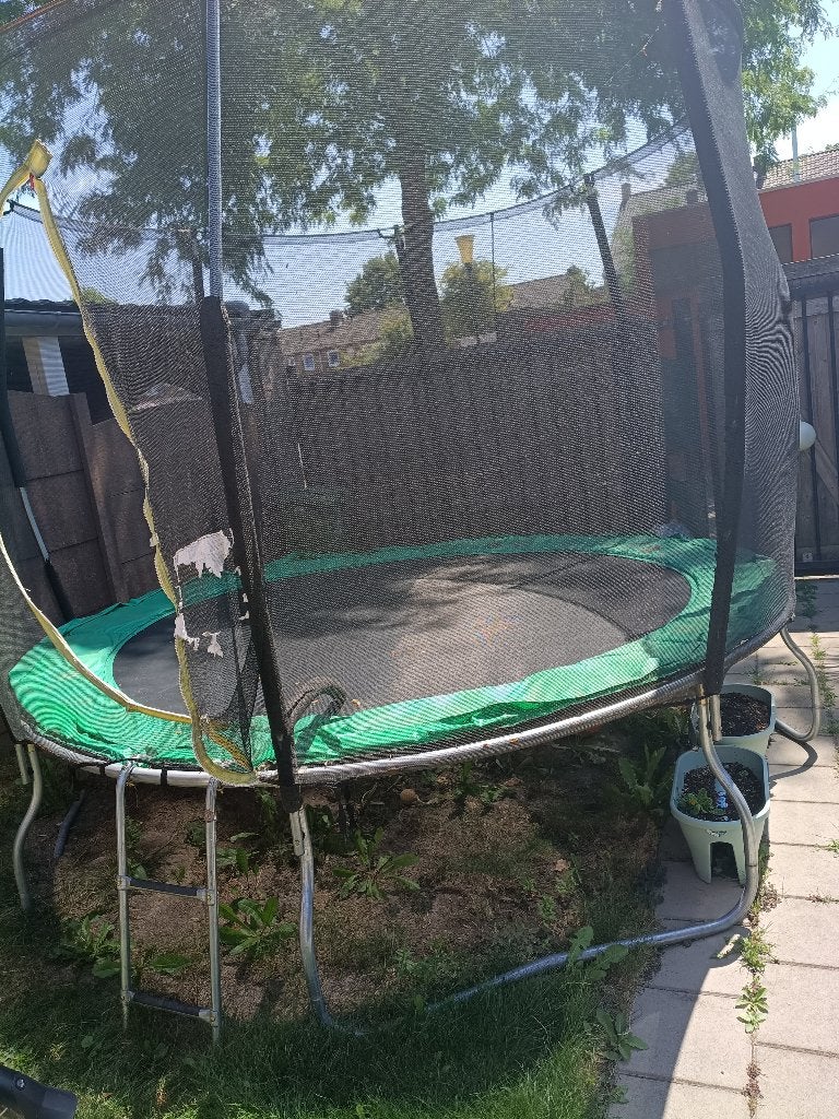 grote trampoline met veiligheidnat en lader, Ophalen, Gebruikt