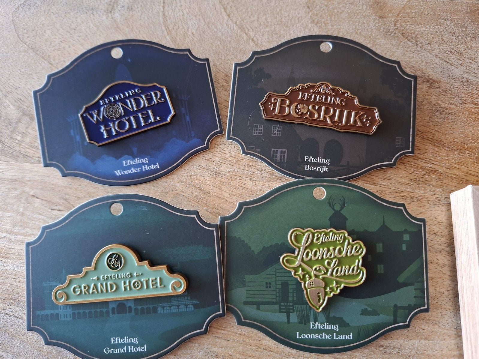 Serie hotel pins Efteling, Verzenden, Nieuw, Button of Speldje