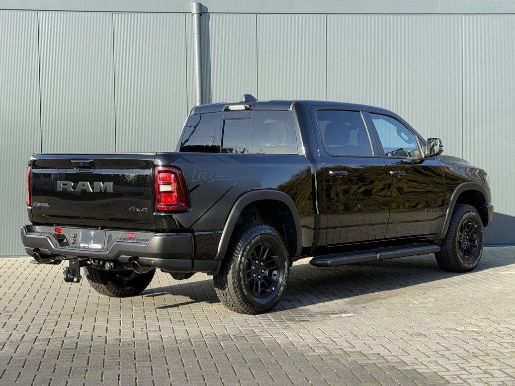 Dodge Ram 1500 3.0 420 PK REBEL PREMIUM / LUCHTVERING / 2025, Auto's, Dodge, Automaat, 2993 cc, Zwart, Bedrijf