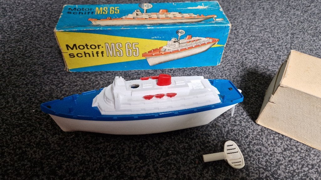 Plastic bootje met veermotor ( Oostduits , jaren '60), Ophalen of Verzenden