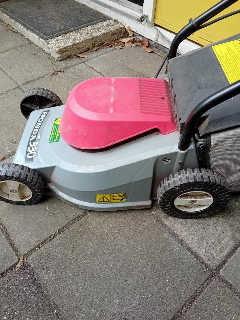 Honda 330 elektrische grasmaaier met vangbak, Tuin en Terras, Grasmaaiers, Gebruikt, Elektrische grasmaaier, 30 t/m 39 cm, Cirkelmaaier