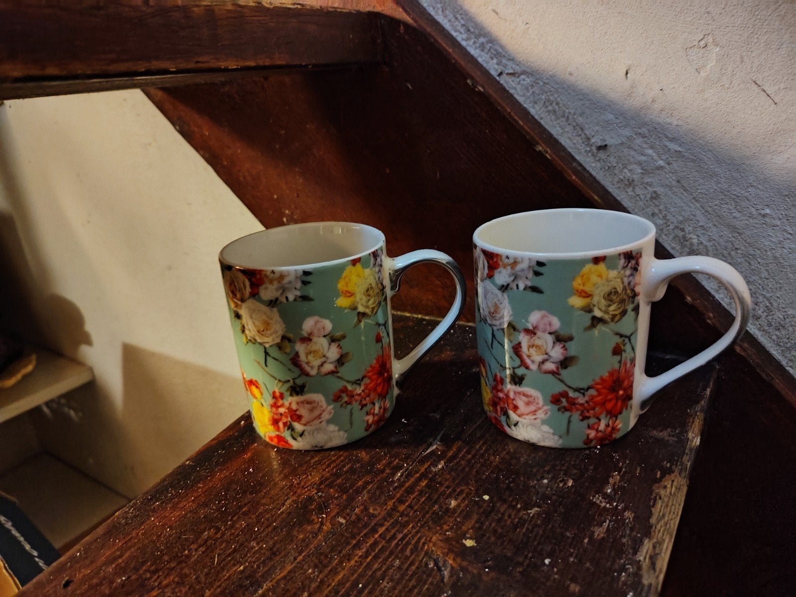2 mooie gebloemde mokken🌺🌺, Ophalen of Verzenden, Overige stijlen, Kop(pen) en/of Schotel(s)