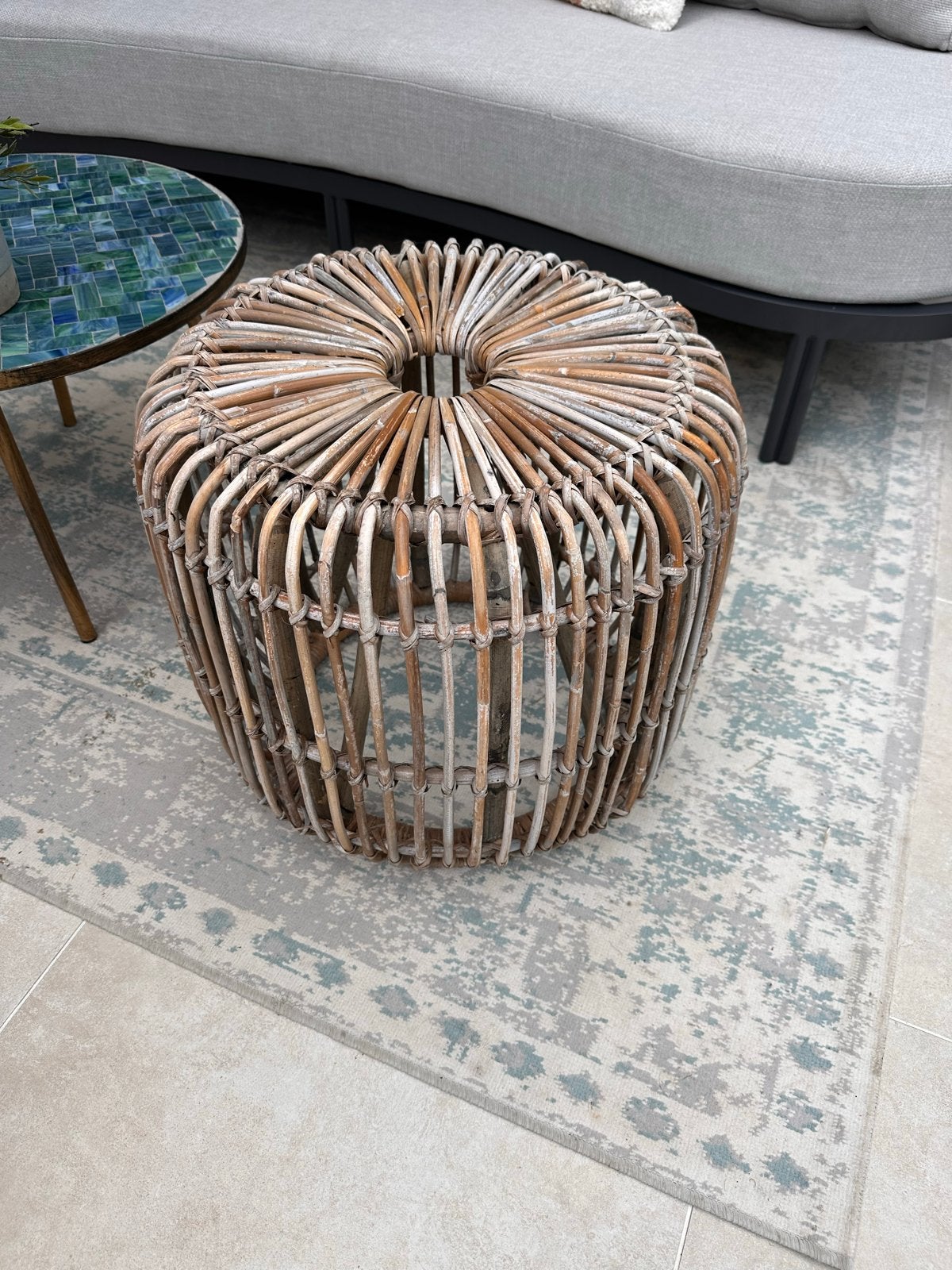 Rotan tafel (zonder dienblad), Huis en Inrichting, Tafels | Bijzettafels, Ophalen, Minder dan 55 cm, Gebruikt, Rond
