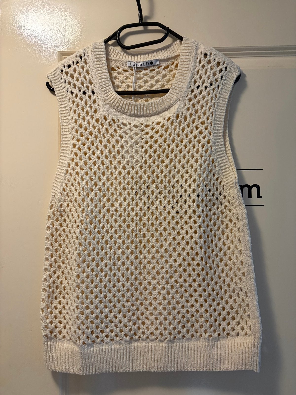 Nieuwe Labeldot gehaakte mouwloze top, maat M, Kleding | Dames, Tops, Verzenden, Beige, Maat 42/44 (L), Nieuw