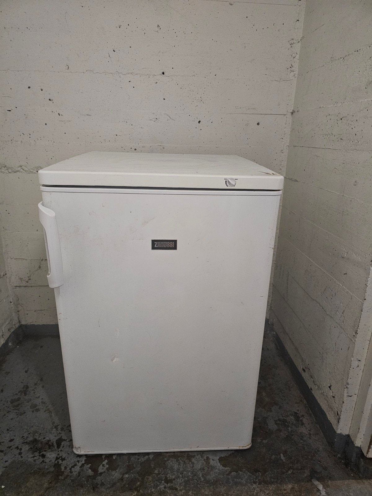 Zanussi Vrieskast - Compact en Efficiënt, Gebruikt, Minder dan 60 cm, Vrijstaand, Ophalen