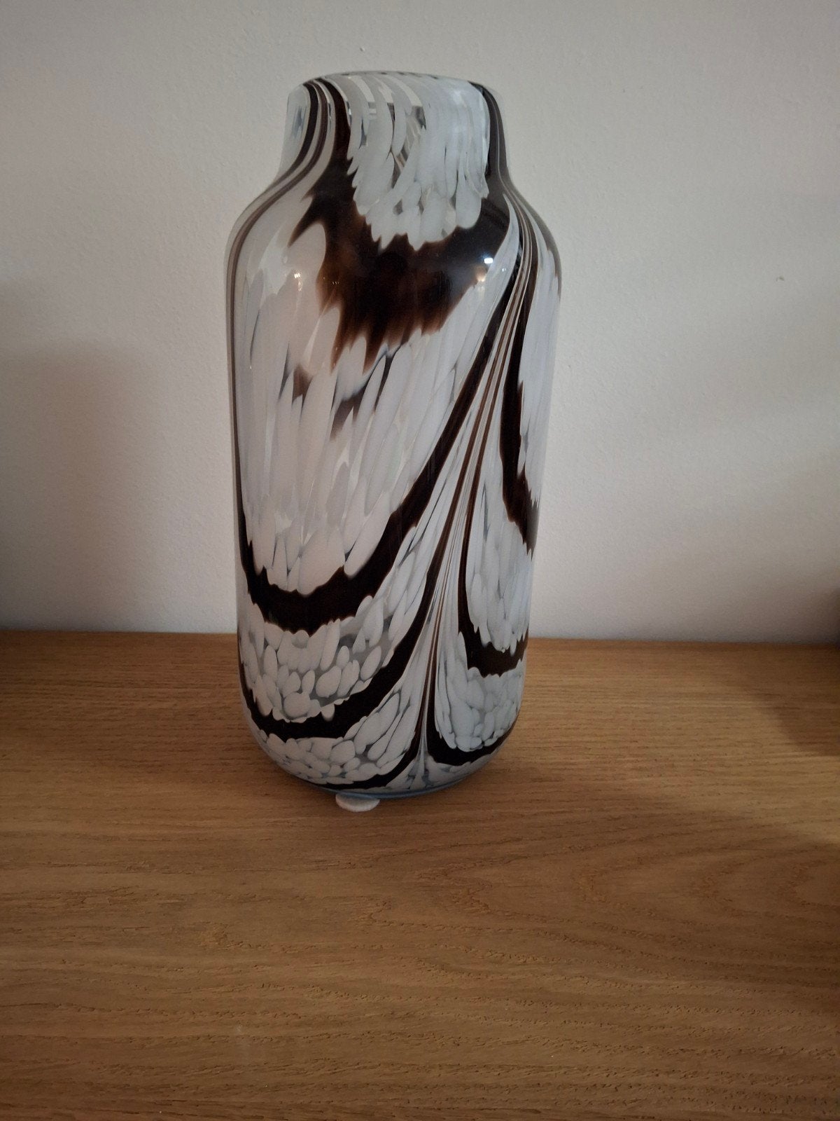Mooie glazen vaas met bruin-wit patroon, Antiek en Kunst, Ophalen