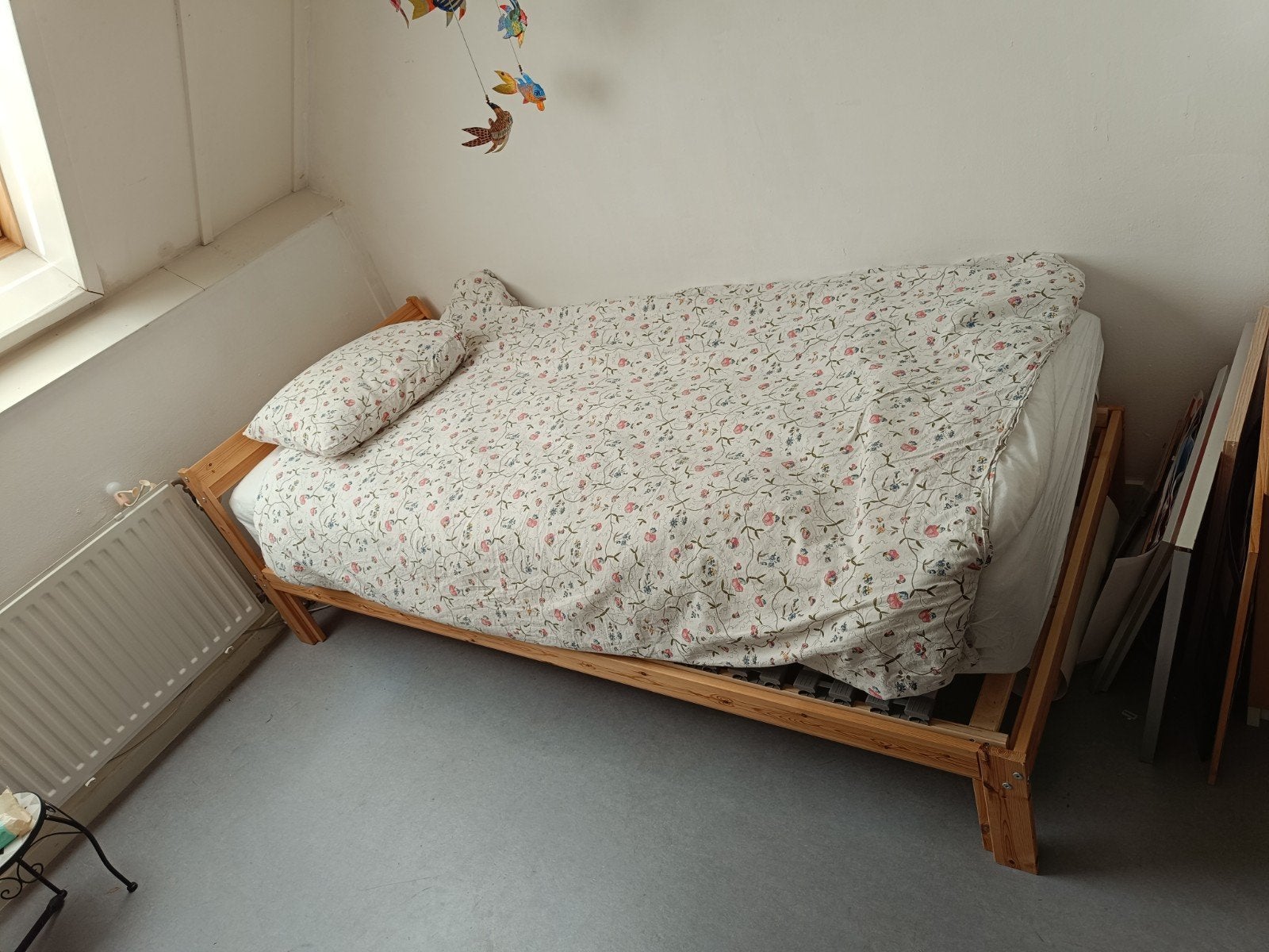 Ikea eenpersoonsbed met boxspring matras, 90x200 cm, Huis en Inrichting, Slaapkamer | Bedden, Ophalen, 90 cm, Eenpersoons, 200 cm