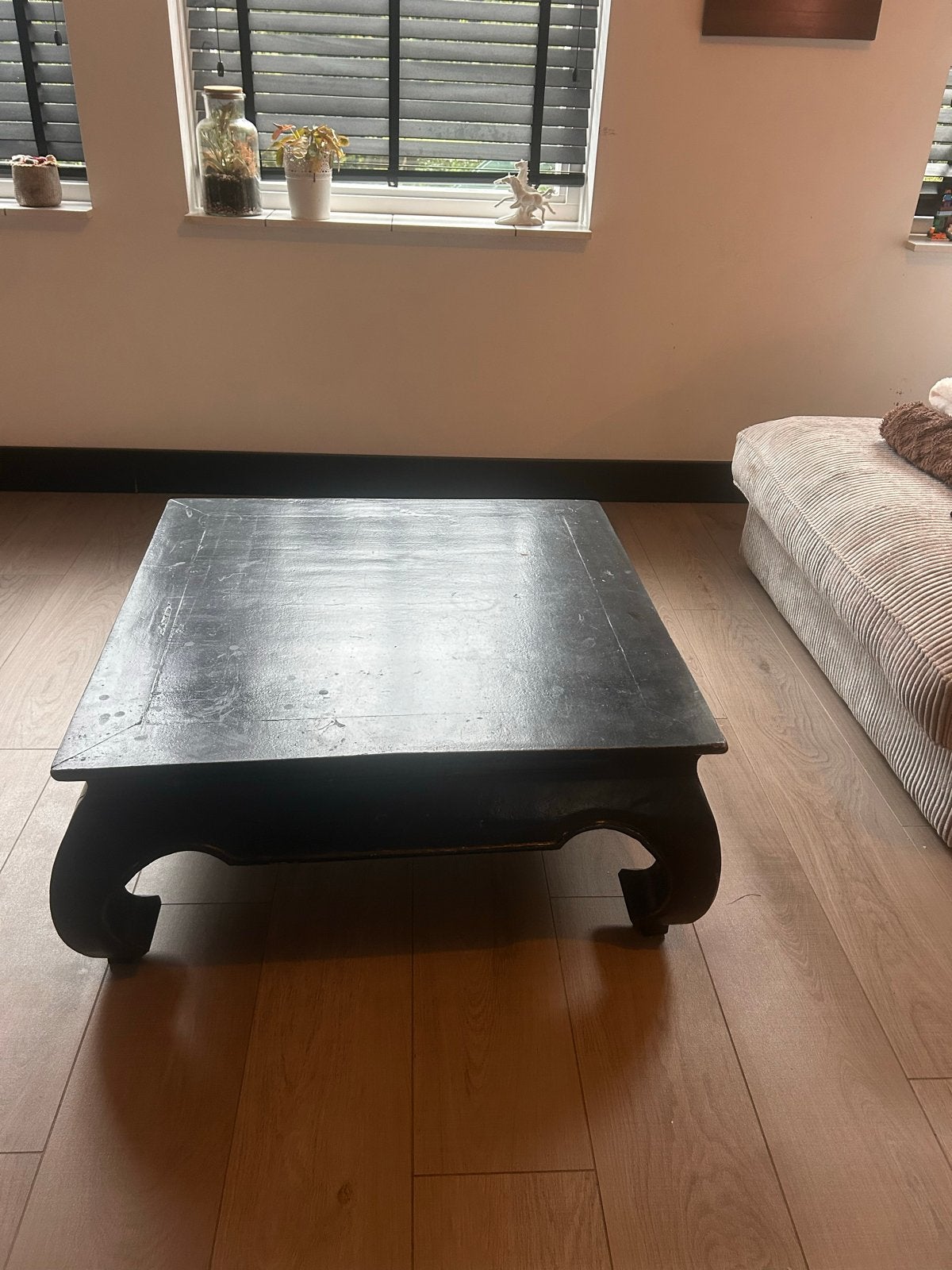 Zwarte houten salontafel (opium tafel) met sierlijke poten, Gebruikt, 50 tot 100 cm, Vierkant, 5 – 50