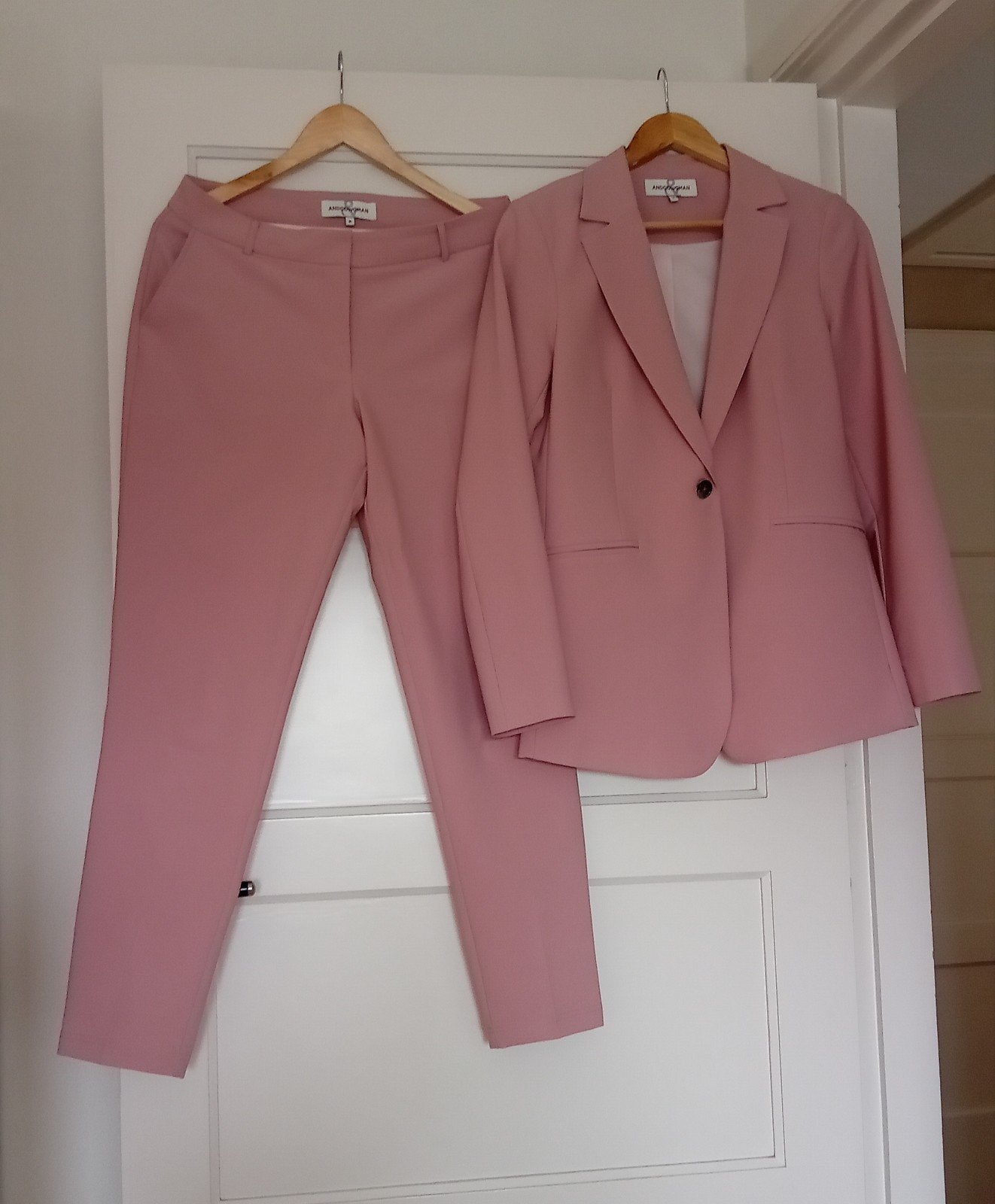 ANDCOWOMAN blazer en pantalon oudroze maat S/M, Kleding | Dames, Jasjes, Kostuums en Pakken, Maat 38/40 (M), ANDCOWOMAN, Kostuum of Pak
