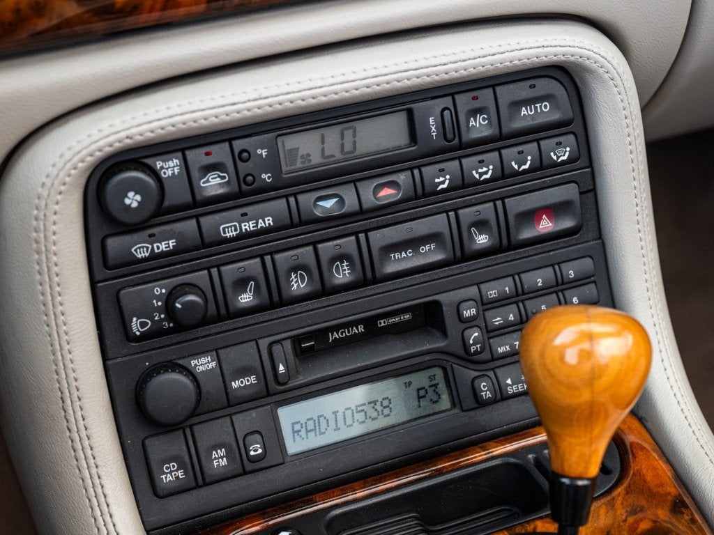 Jaguar XKR 4.0 V8 Convertible Youngtimer (bj 2000), foto 11
