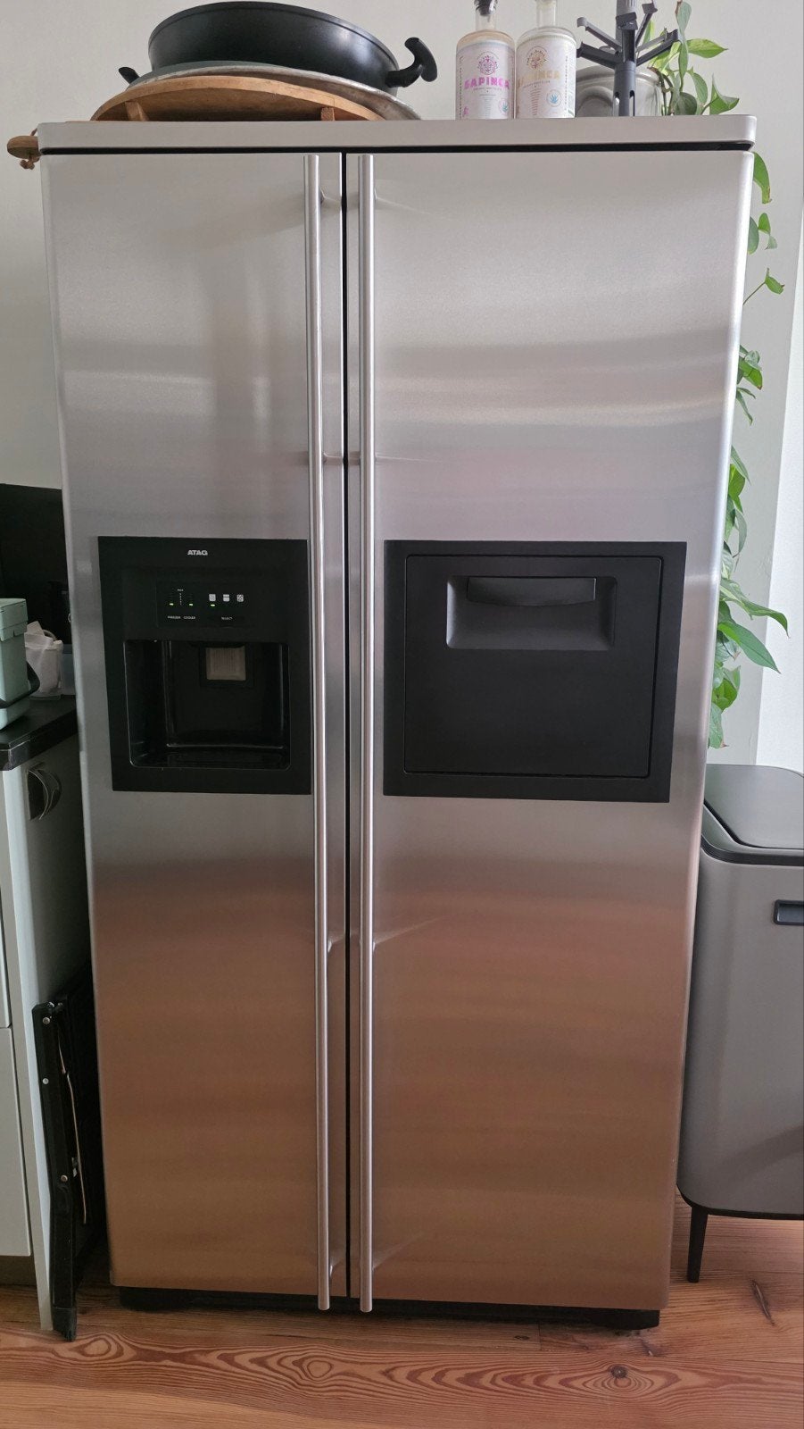 ATAG KA220L/A01 Amerikaanse koelkast met vriezer, Gebruikt, 200 liter of meer, 60 cm of meer, Met aparte vriezer