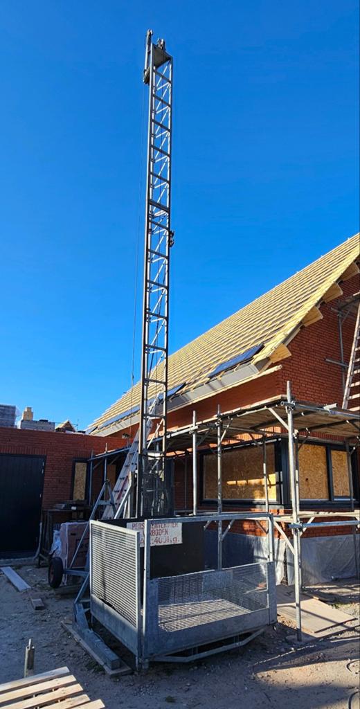 Bouwlift De Jong 9 meter hoog, Ophalen, Zo goed als nieuw, Bouwlift