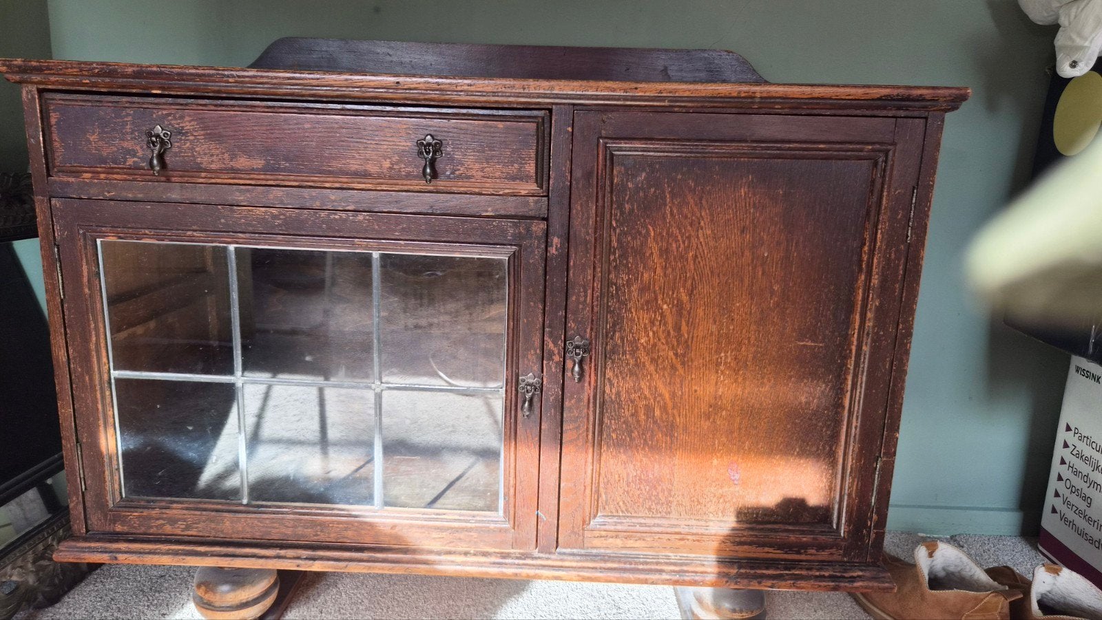 Antiek eiken dressoir met glazen deur en lade, Ophalen