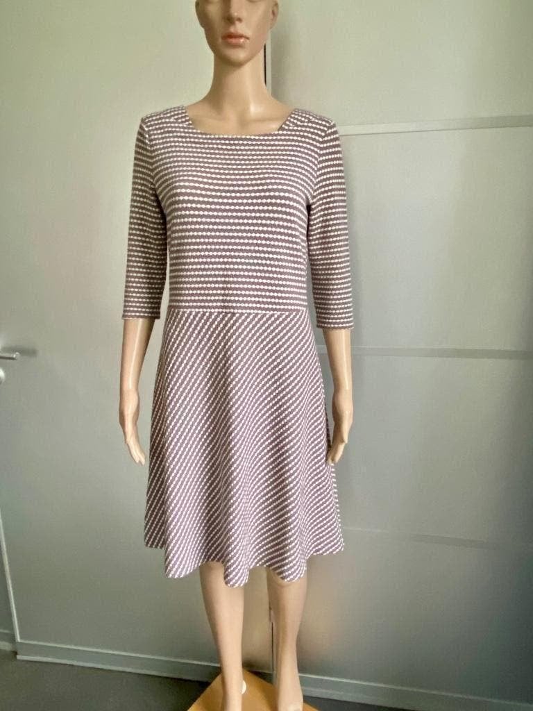 H849 Comma maat 36/38=S/M aparte jurk jurkje bruin/wit, Kleding | Dames, Jurken, Bruin, Zo goed als nieuw, Knielengte, Maat 36 (S)