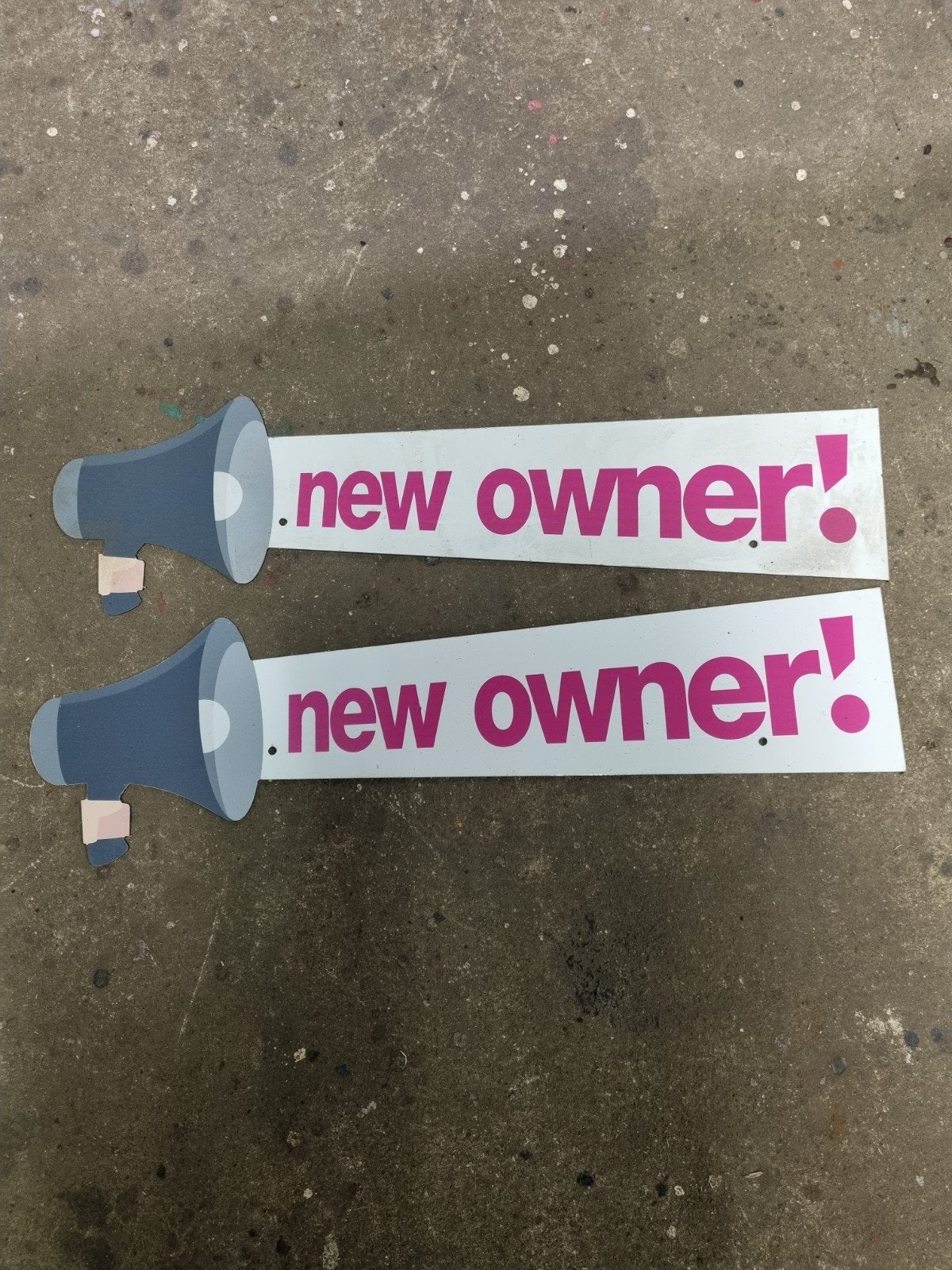 2 superleuke borden: NEW OWNER!, Ophalen of Verzenden, Nieuw, Reclamebord