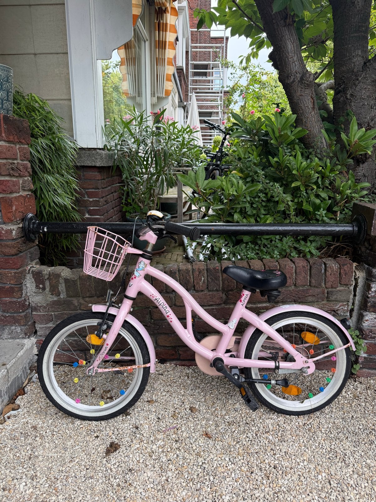 Roze kinderfiets Alpina, 16 inch, met mandje, Ophalen, Gebruikt, Terugtraprem, 16 tot 20 inch