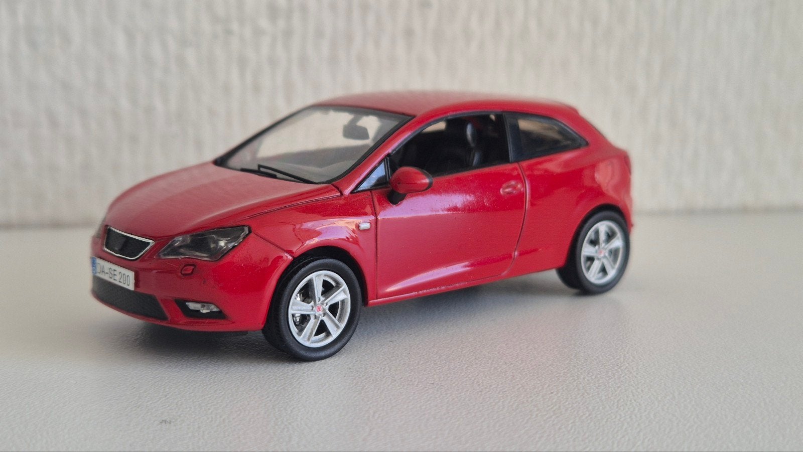 Seat Ibiza FR 1:43 rood model 6J, Hobby en Vrije tijd, Modelauto's | 1:43, Ophalen of Verzenden, Zo goed als nieuw, Auto, Overige merken