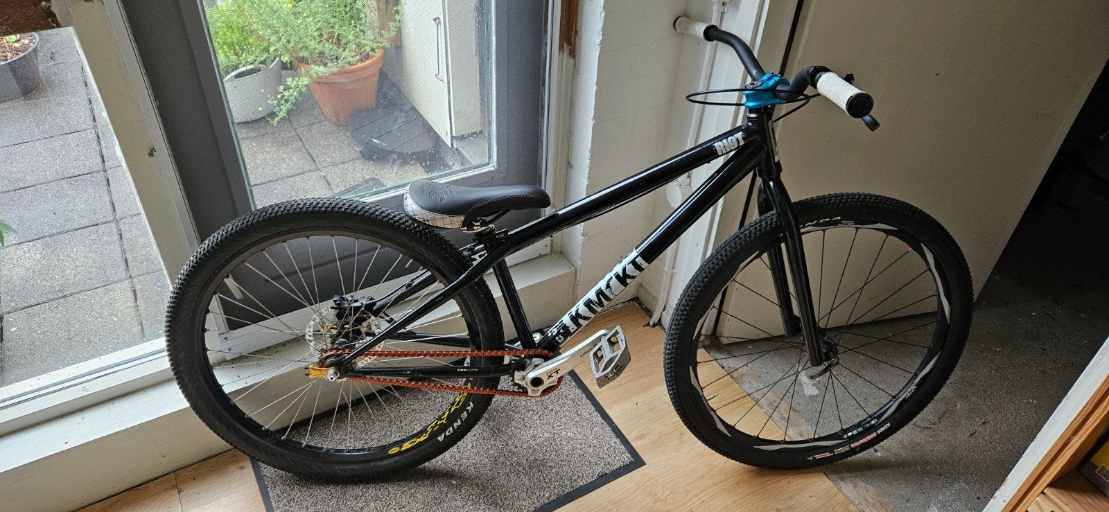 Custom Dirt Jump Bike - Zwart, Topkwaliteit Onderdelen, Ophalen, 24 inch of meer, Stuur 360° draaibaar, Aluminium