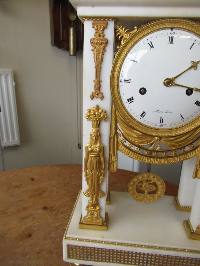Oer 10953 antieke 18e eeuwse wit marmeren Directoire pendule, Ophalen