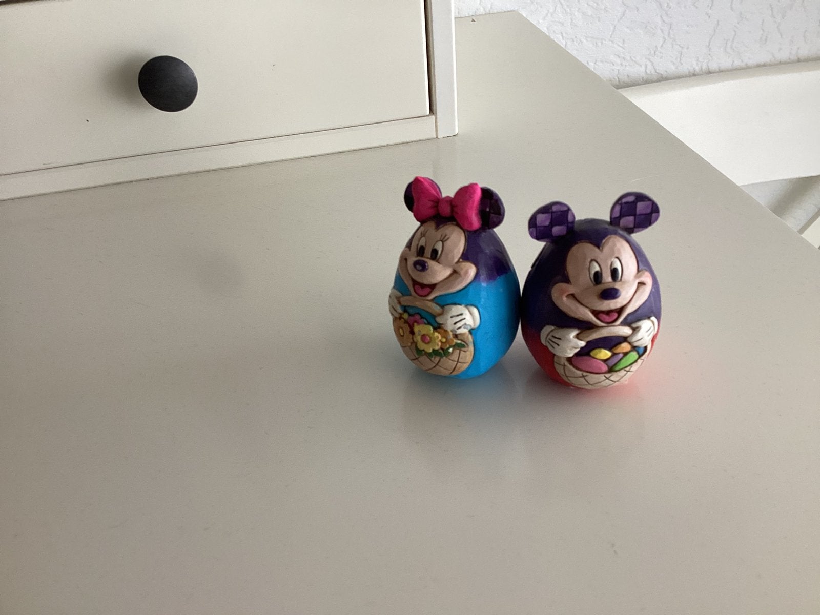 Disney traditions mickey en minnie eieren, Ophalen of Verzenden, Mickey Mouse, Zo goed als nieuw, Beeldje of Figuurtje