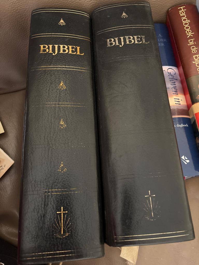 2 Bijbels Nieuw Apostolische Kerk - Goed Gebruikt, Ophalen of Verzenden