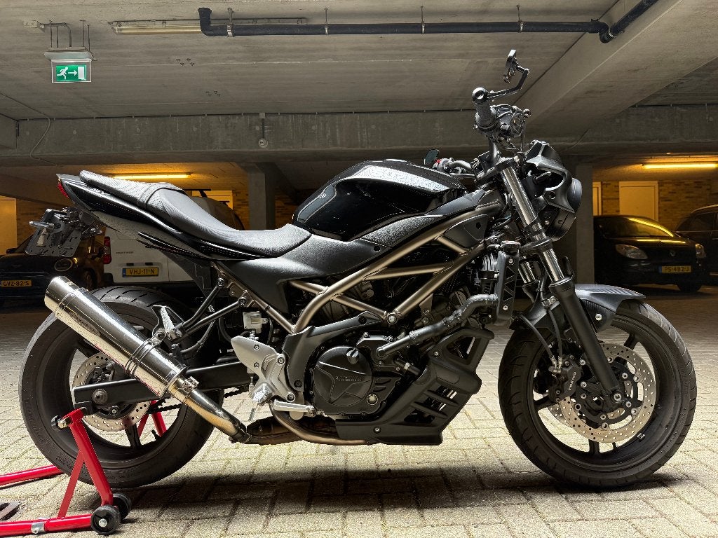 Suzuki SV650 2022 | Zwart | 15.826 km | Top staat, Motoren, 2 cilinders, Motorrijbewijs A, Gebruikt, Particulier