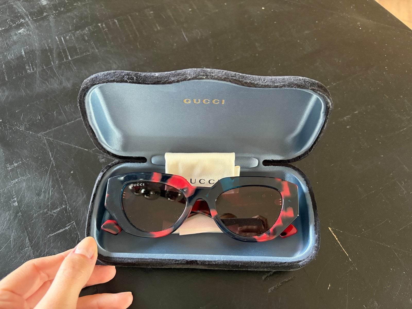Gucci Zonnebril GG1421S - Zo goed als nieuw, Zonnebril, Zo goed als nieuw, Rood, Ophalen