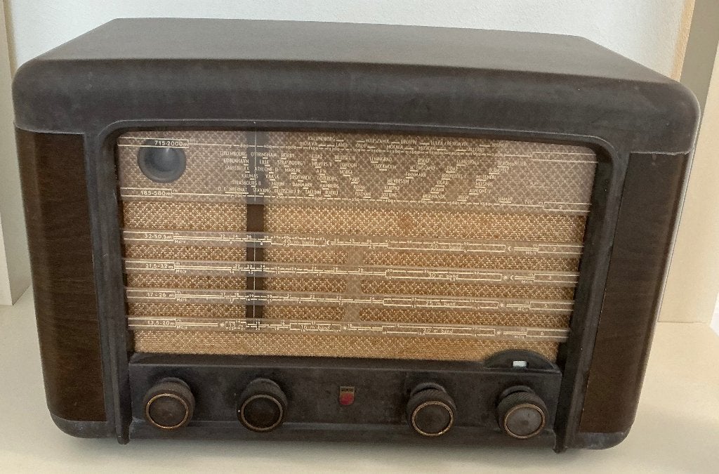 Philips radio van bakeliet , jaren ’40/’50, Ophalen