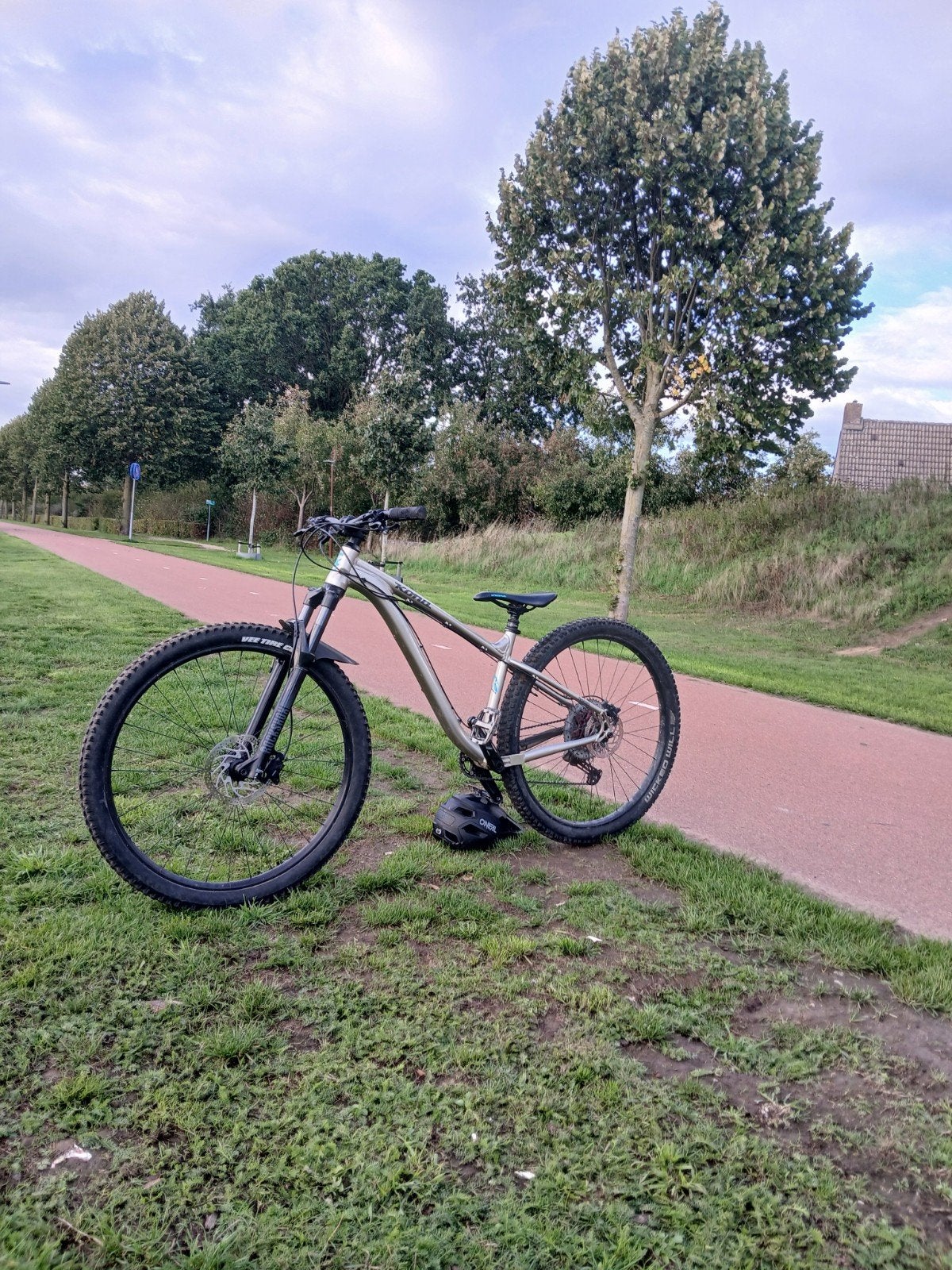 kona honzo 2022 maat M, Fully, Ophalen, Zo goed als nieuw, Overige merken