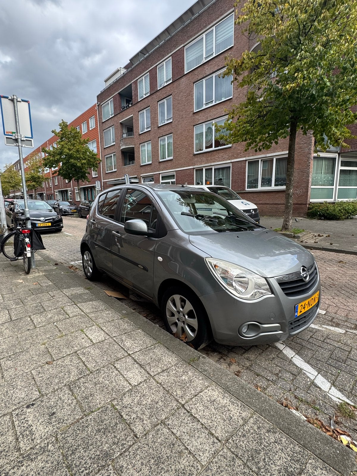 Opel Agila 1.2 16V 2010 Grijs, Auto's, Voorwielaandrijving, 40 €/maand, 4 cilinders, 965 kg