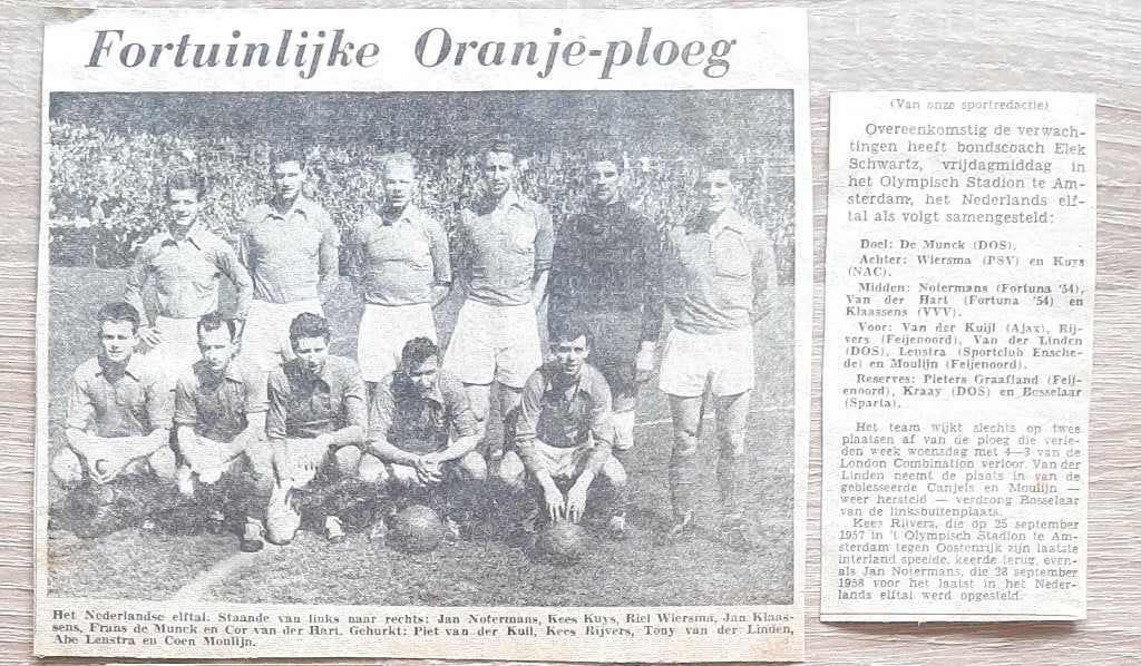 Nederlands elftal  knipsel 1959 met namen van spelers, Verzamelen, Sportartikelen en Voetbal, Verzenden, Gebruikt, Overige binnenlandse clubs